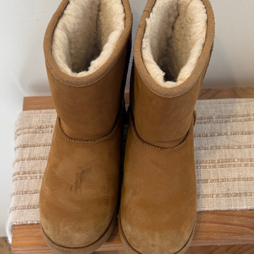 UGG kids Classic II Tan chestnut Sheepskin Boots size 3kids or 4.5-5 womens - Picture 8 of 8